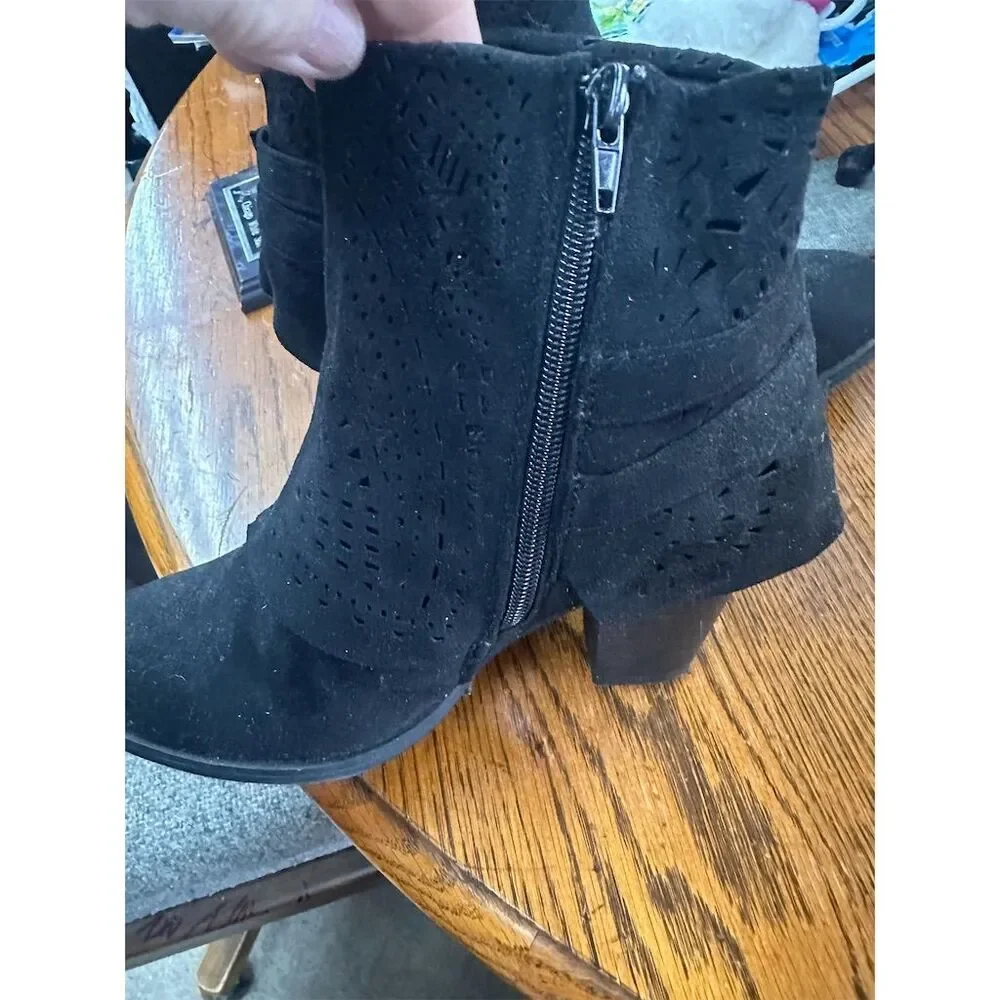 Pierre Dumas Women's Black Ankle Booties Size 7 Laser-Cut Casual‎
